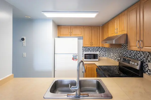3043 Finch AVE W #2033, Toronto W05, ON M9M 0A4