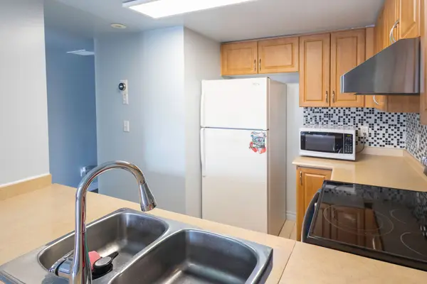 3043 Finch AVE W #2033, Toronto W05, ON M9M 0A4