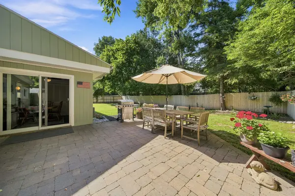 10581 E Grandview RD, Elmwood Twp, MI 49684
