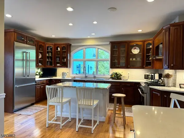 2 Glencree Ln, Clinton Twp., NJ 08833
