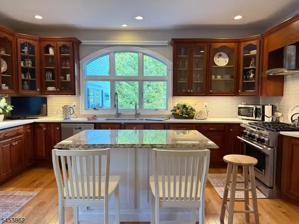 2 Glencree Ln, Clinton Twp., NJ 08833