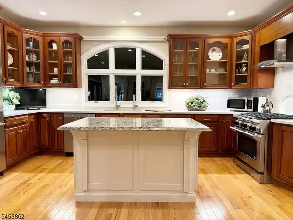 2 Glencree Ln, Clinton Twp., NJ 08833