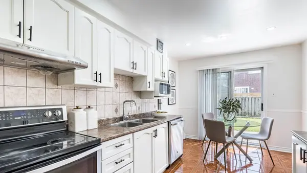 21 Tralee ST, Brampton, ON L6Z 2Z6