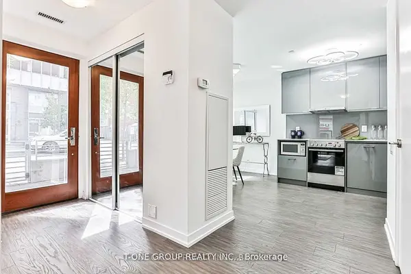 92 McGill ST, Toronto C08, ON M5B 0B5