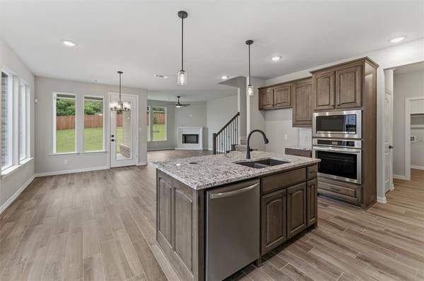 545 Waterford Park Boulevard, Weatherford, TX 76087