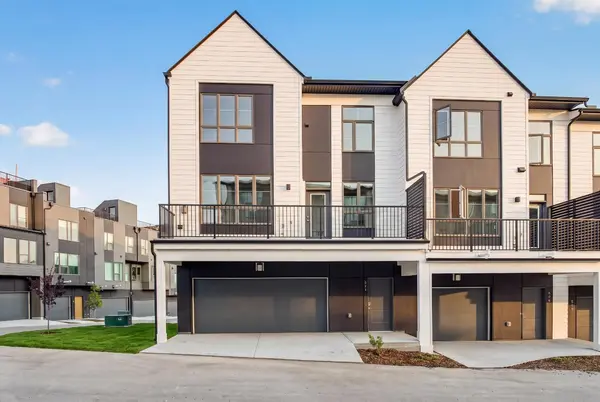 604 Sovereign Common SW, Calgary, AB T3C 3Y3