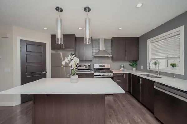 88 Pantego LN NW, Calgary, AB T3K 0T1