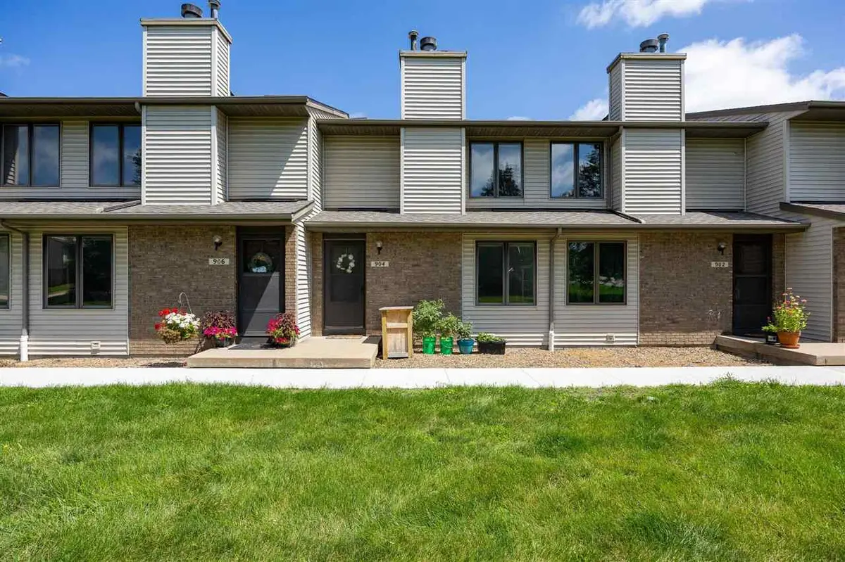 904 West Side Dr, Iowa City, IA 52246