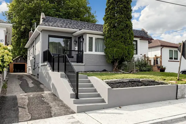 8 Villa RD, Toronto W06, ON M8W 1M5