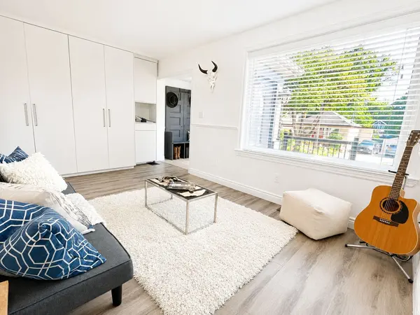 8 Villa RD, Toronto W06, ON M8W 1M5