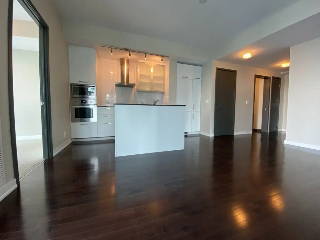 14 York ST #3403, Toronto C01, ON M5J 0B1
