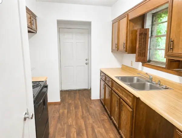 1860 W Kaufman Street, Paris, TX 75460