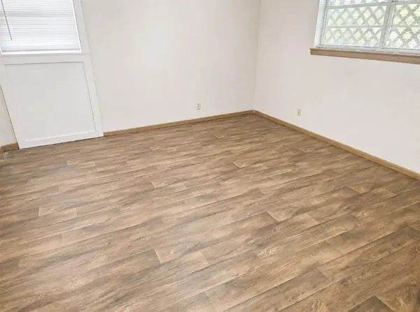 1860 W Kaufman Street, Paris, TX 75460