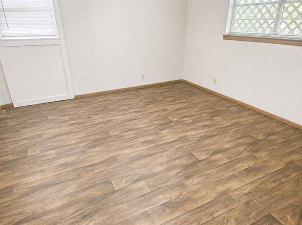 1860 W Kaufman Street, Paris, TX 75460