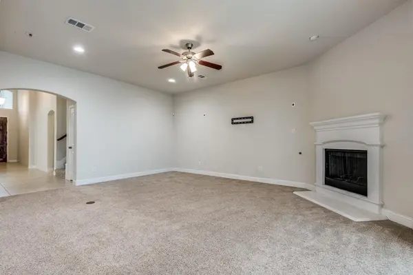 813 Warwick Boulevard, Lewisville, TX 75056