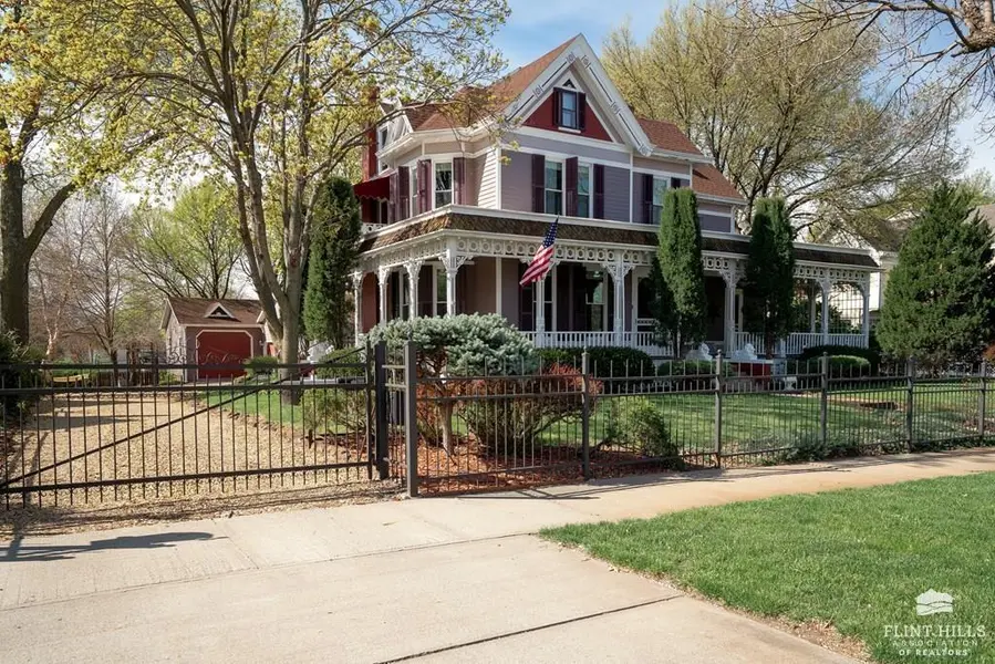 132 E Second, Minneapolis, KS 67467