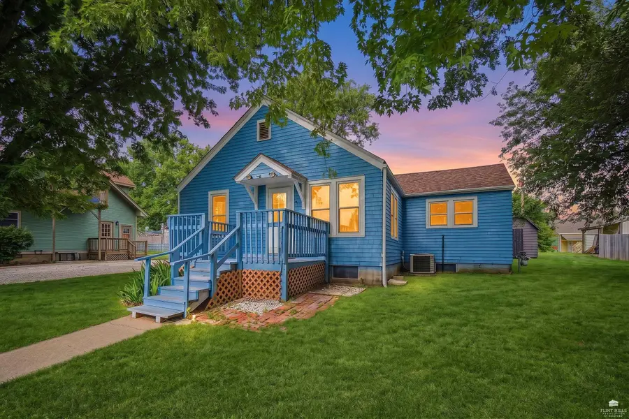 805 hickory ST, Wakefield, KS 67487