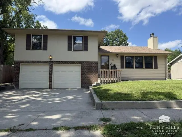211 Frederick ST, Clay Center, KS 67432
