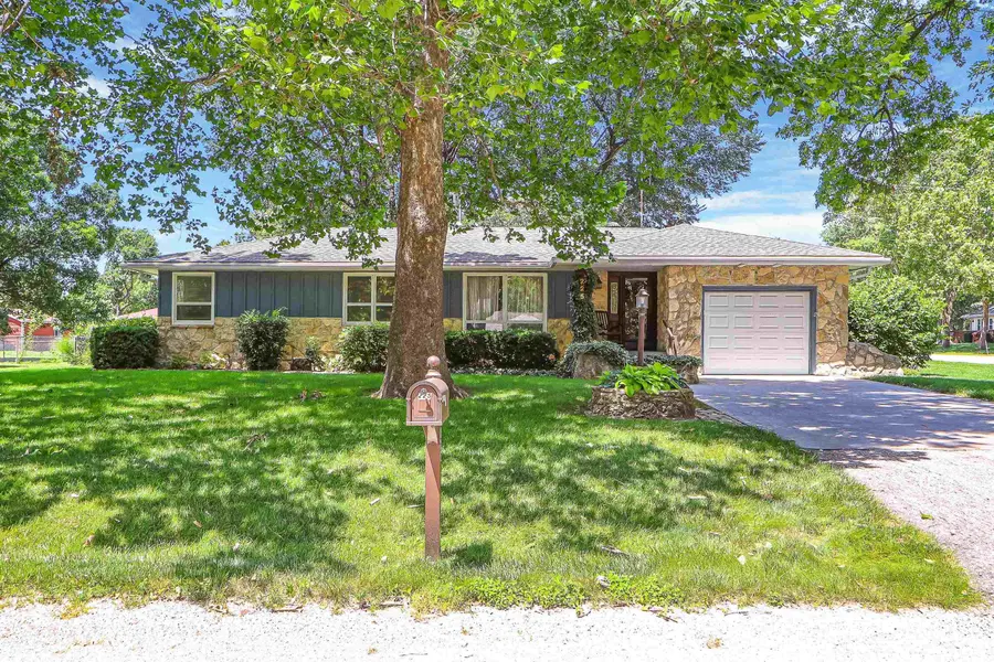225 N Lake ST, Riley, KS 66531