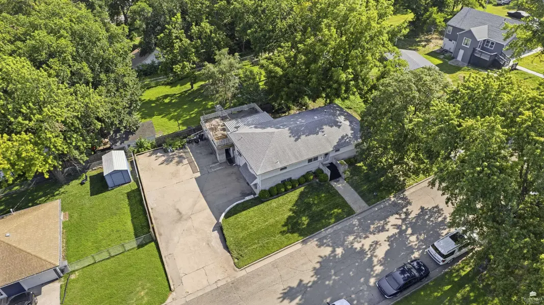 513 W 8th ST, Chapman, KS 67431