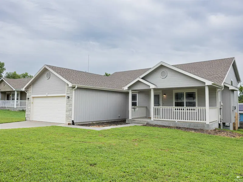 1417 Spring Hill DR, Junction City, KS 66441