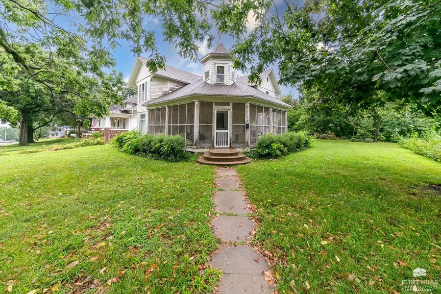 515 Vine ST, Wamego, KS 66547