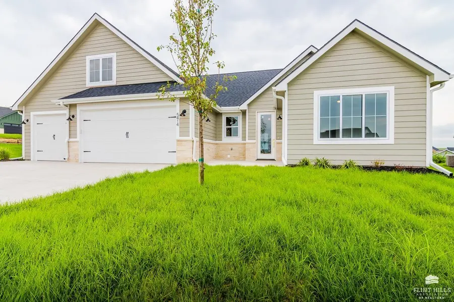 5414 Nicklaus CIR, Manhattan, KS 66503