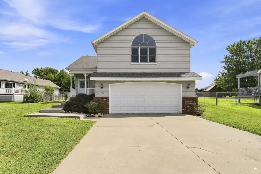 708 Knollwood ST, Wakefield, KS 67487