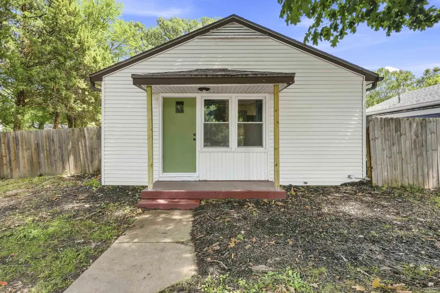 2116 Blaker DR, Manhattan, KS 66502