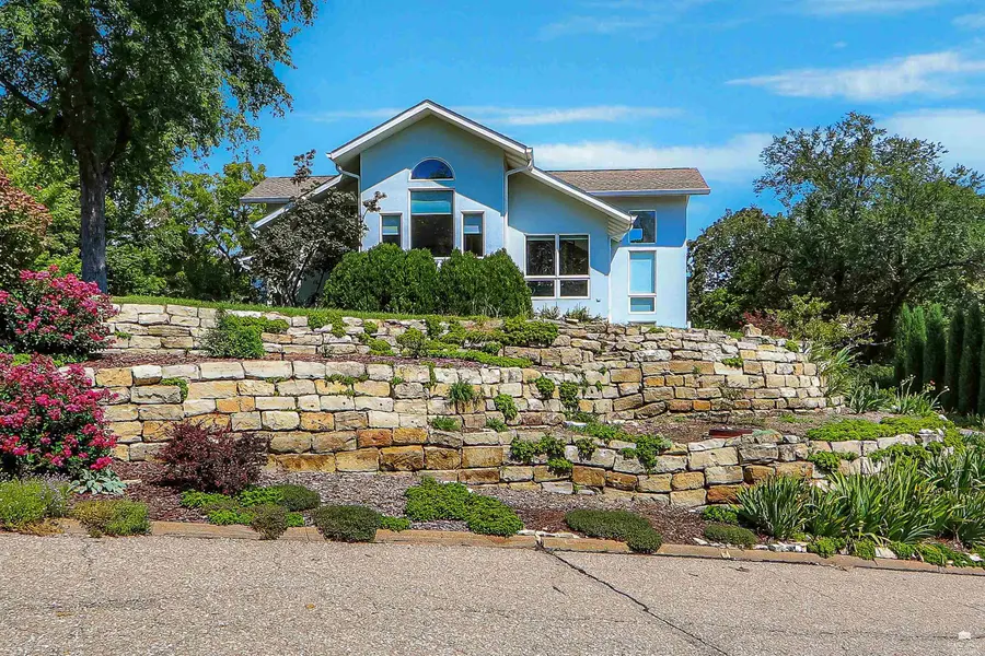 2002 Rockhill CIR, Manhattan, KS 66502