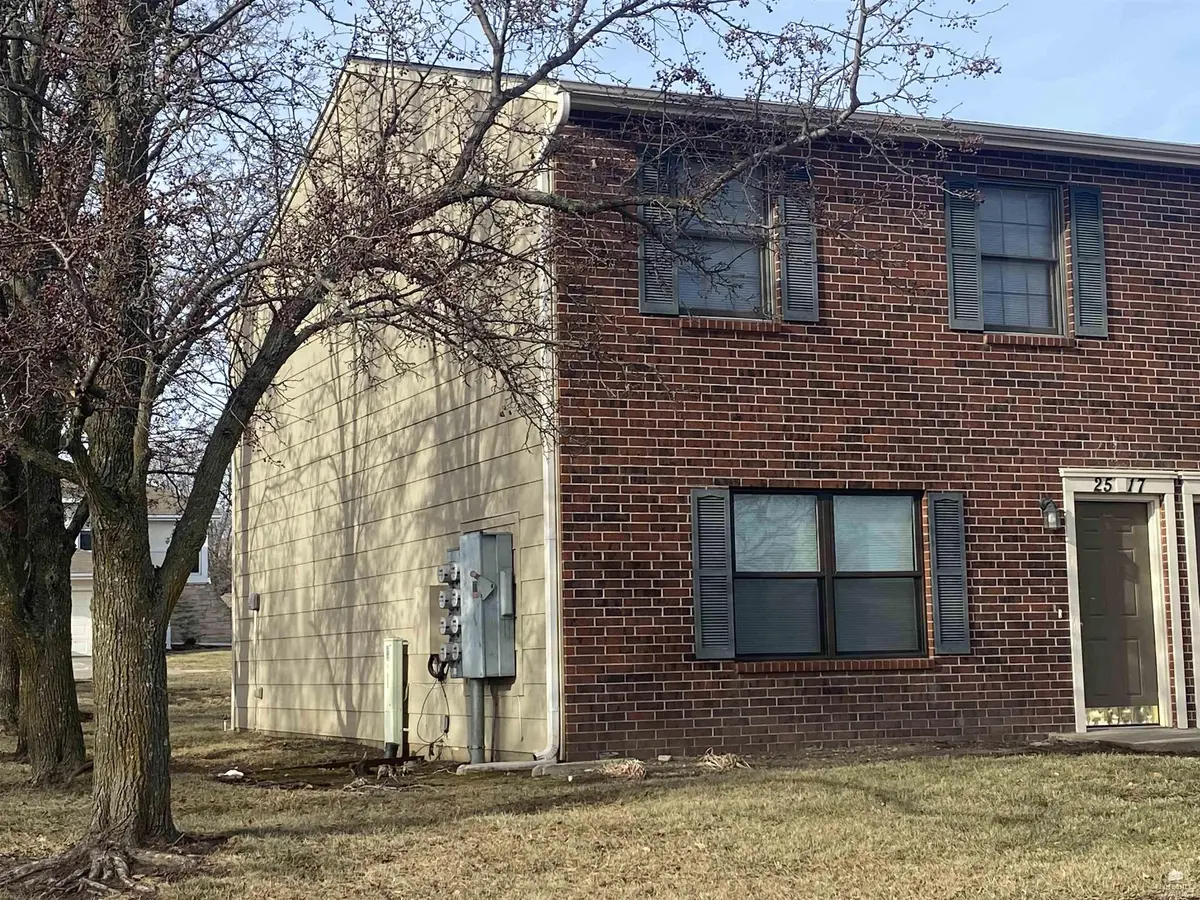 2501 CandleCrest CIR, Manhattan, KS 66503