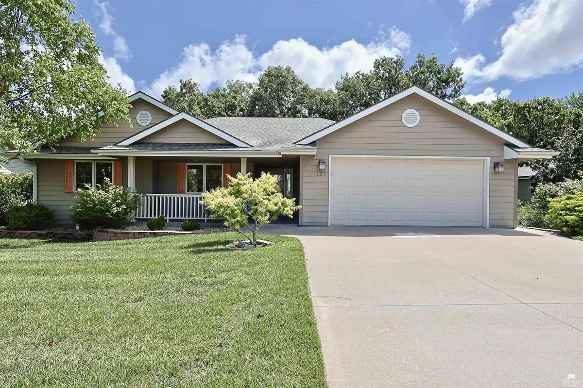 125 Hunter DR, Manhattan, KS 66503