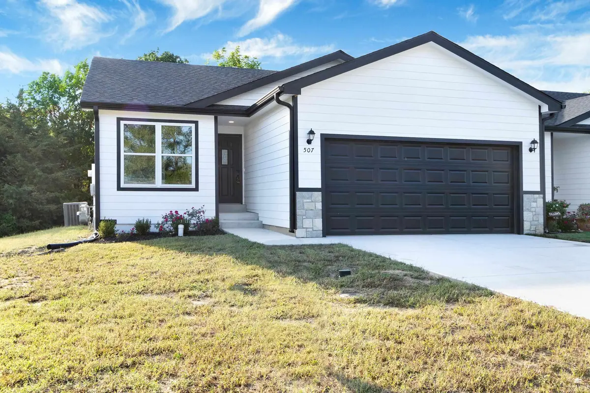 507 Shady Oak DR, St. George, KS 66535