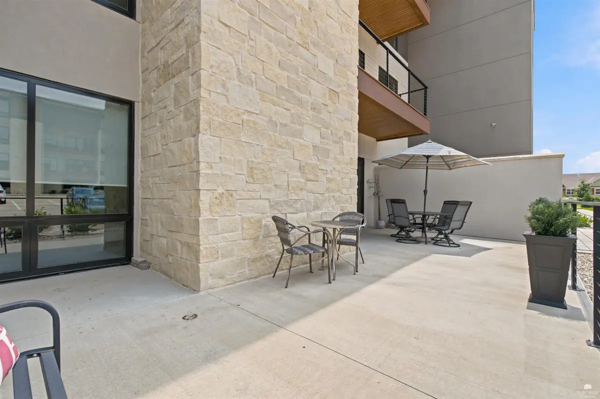 3022 Fieldhouse CIR ##107, Manhattan, KS 66503
