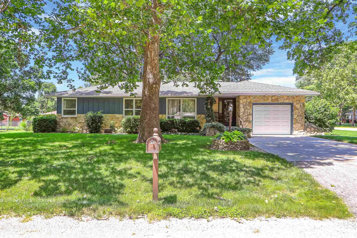 225 N Lake ST, Riley, KS 66531