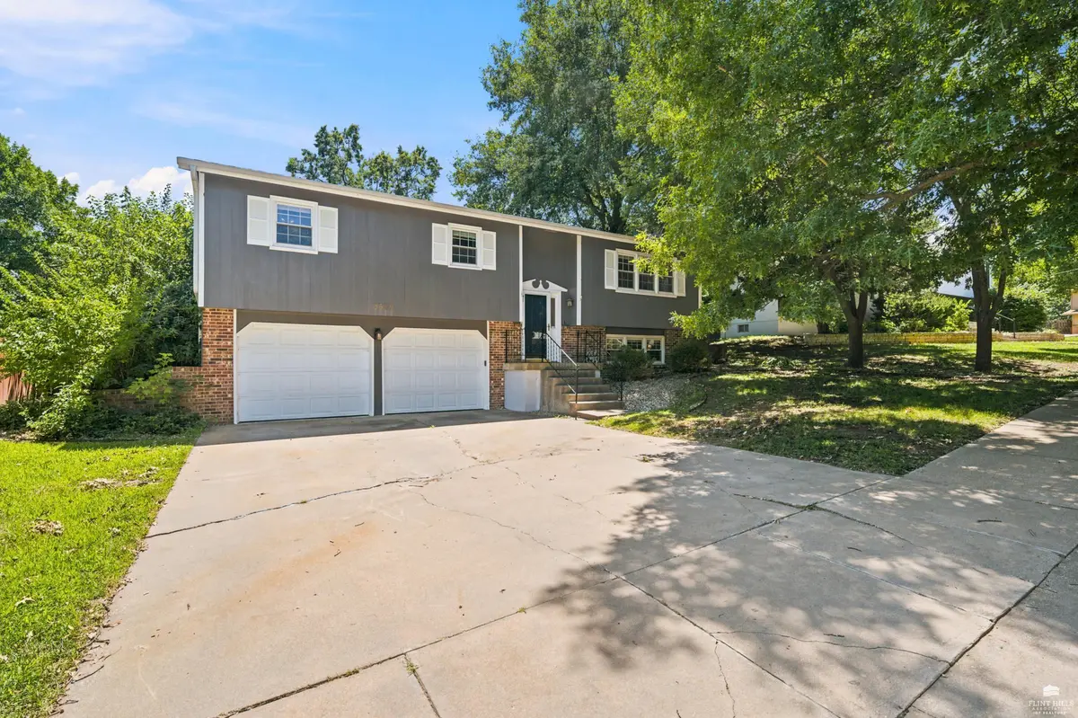 3309 Claflin RD, Manhattan, KS 66503