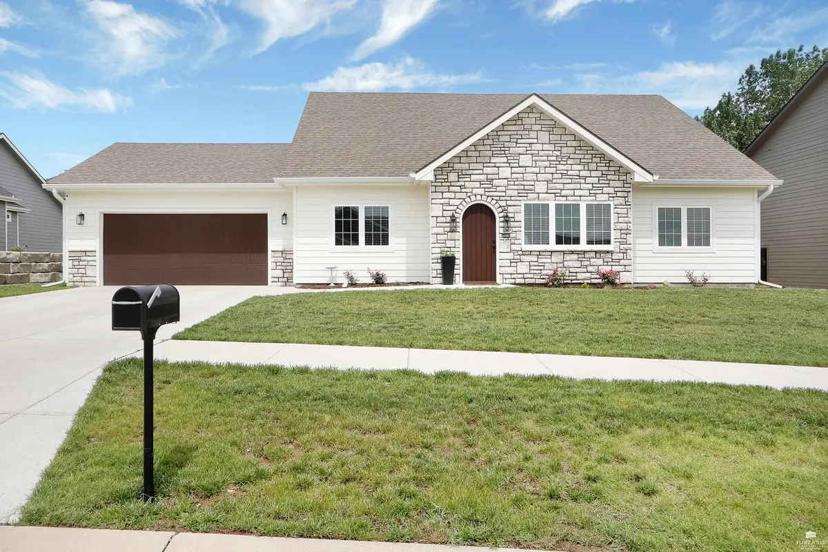 4106 Scenic Xing, Manhattan, KS 66503