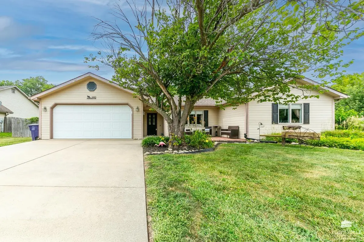 3881 Fox Ridge DR, Manhattan, KS 66502