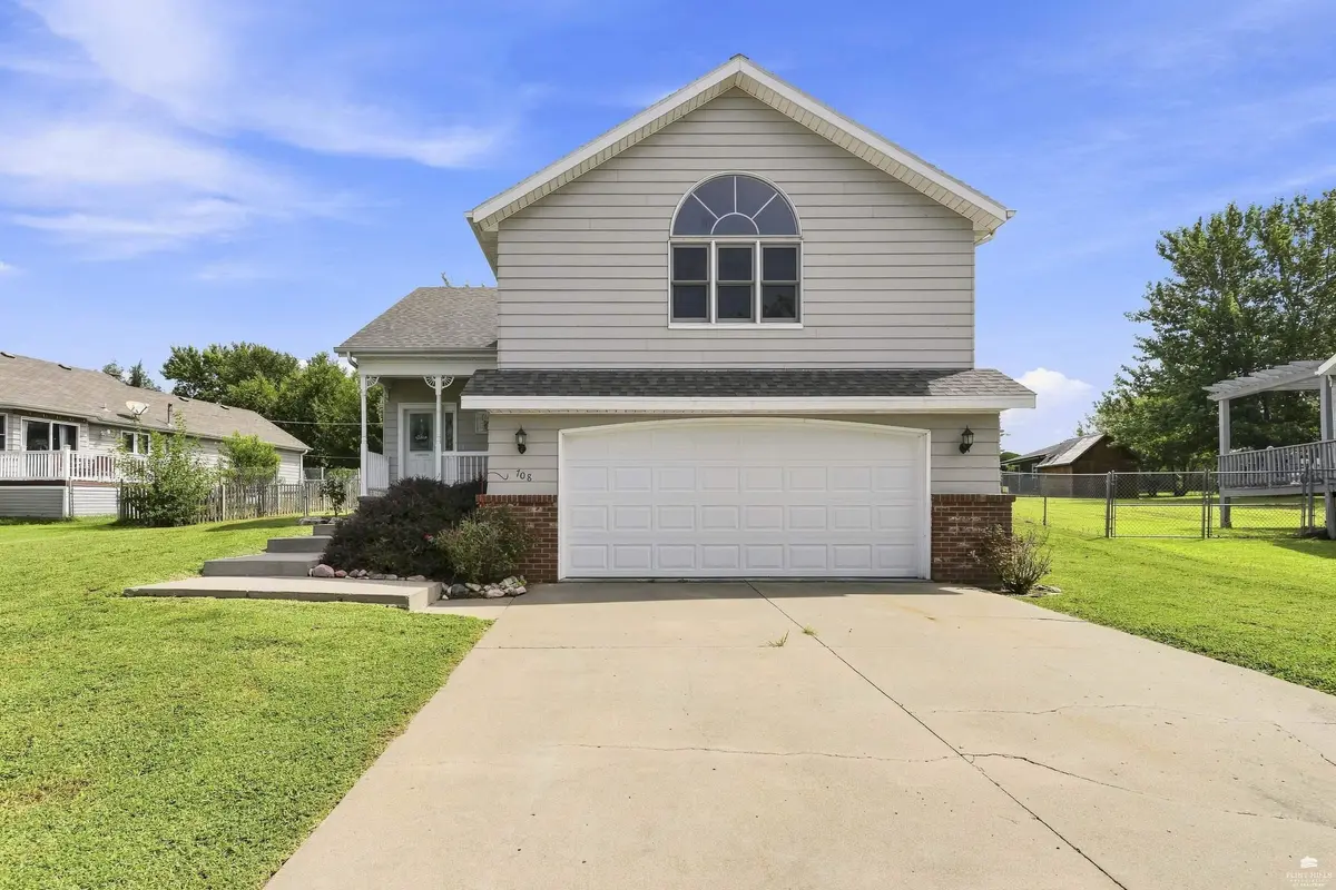708 Knollwood ST, Wakefield, KS 67487