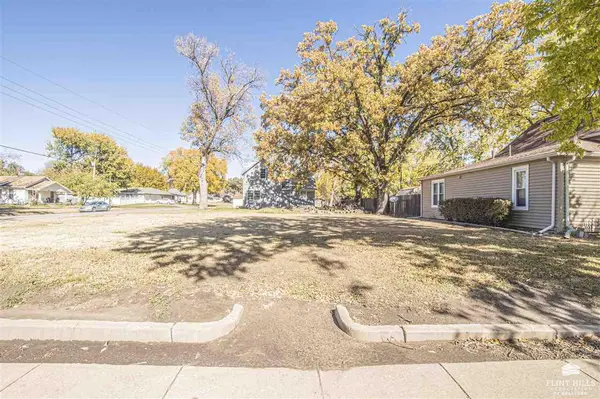 301 NE 4th, Abilene, KS 67410