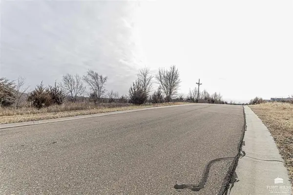 00000 Colonial #R8702, Junction City, KS 66441