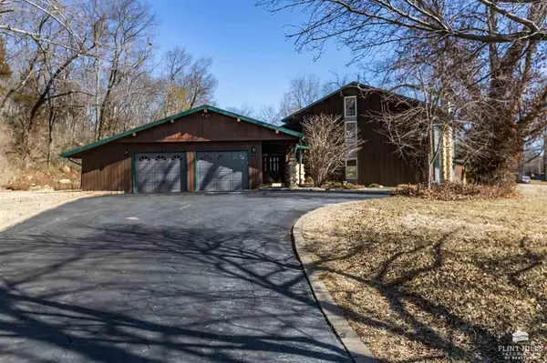 101 Mission, St. Marys, KS 66536