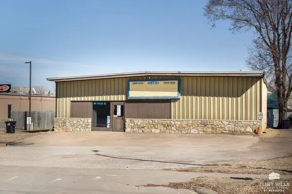 1004 Poplar, Wamego, KS 66547