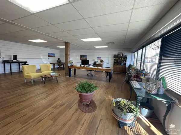 721 4th, Clay Center, KS 67432
