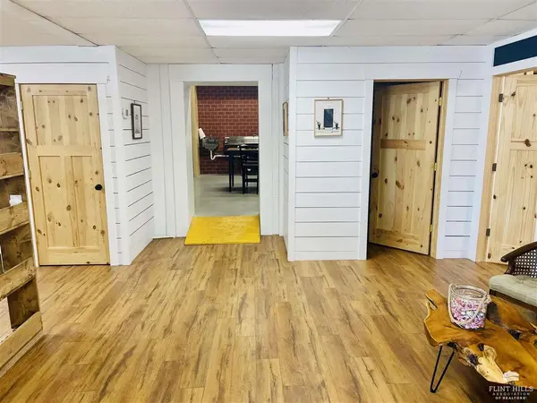 721 4th, Clay Center, KS 67432