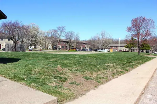 2558 Candle Crest Circle, Manhattan, KS 66503