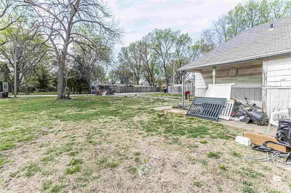 609 W 11th, Junction City, KS 66441
