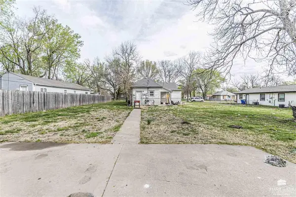 609 W 11th, Junction City, KS 66441