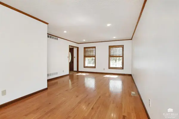 3427 Treesmill, Manhattan, KS 66503