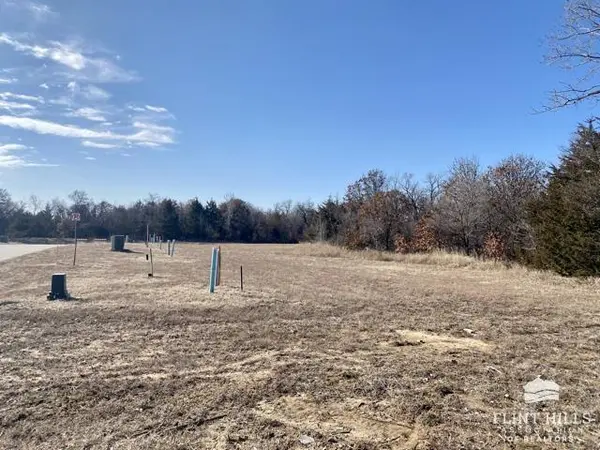 500-513 Shady Oak Dr., St. George, KS 66535